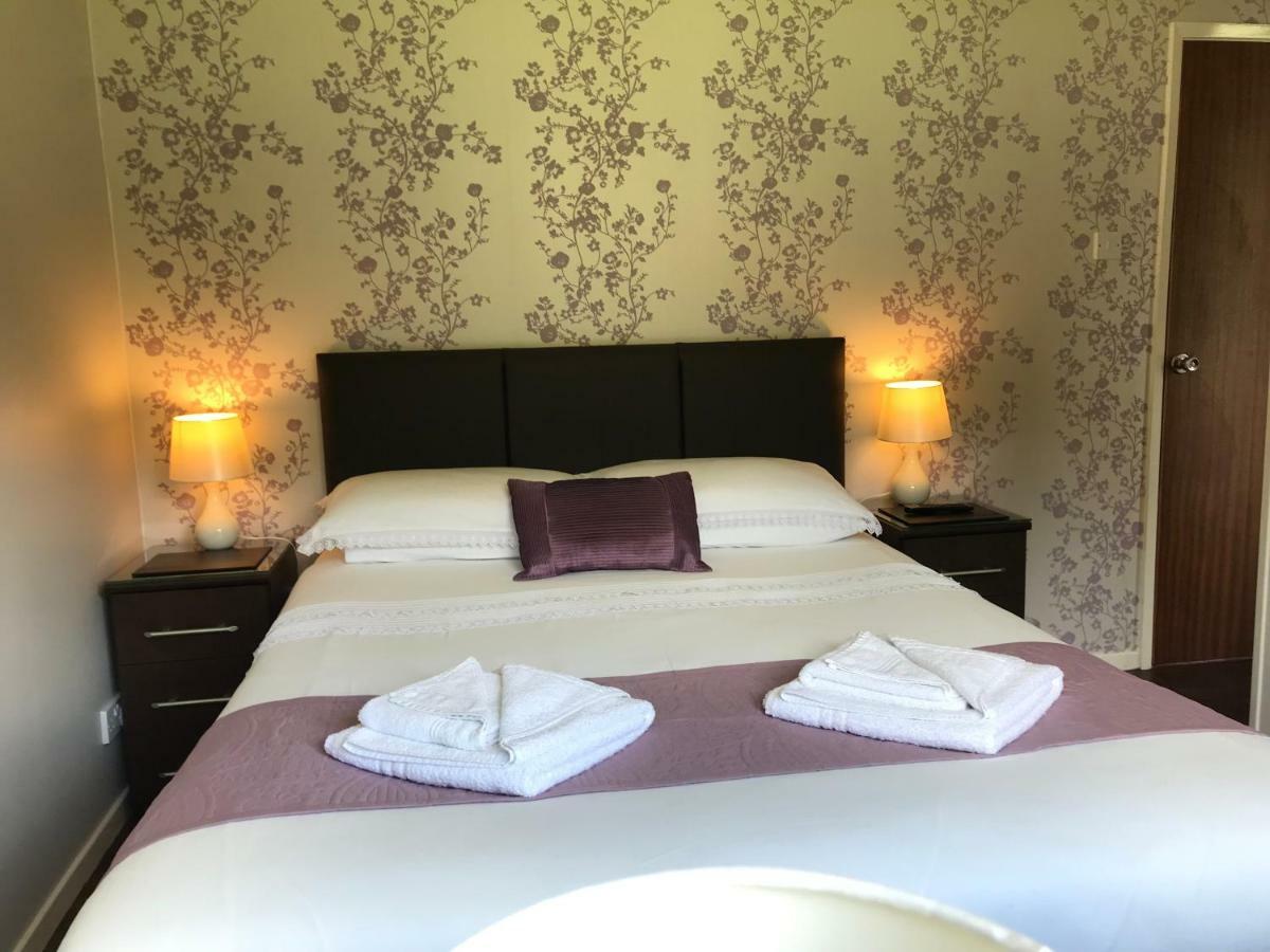 Clover Holidays - Cliff View Perth Esterno foto