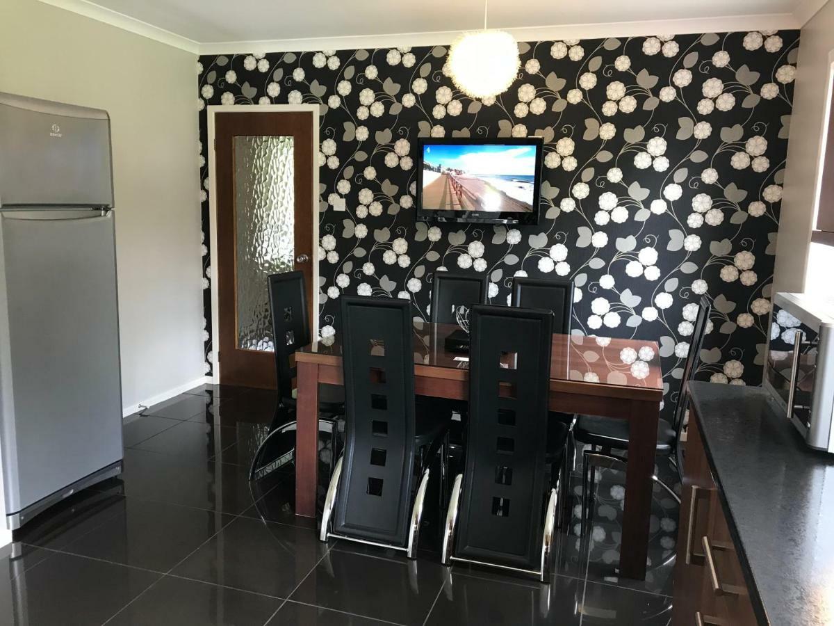 Clover Holidays - Cliff View Perth Esterno foto